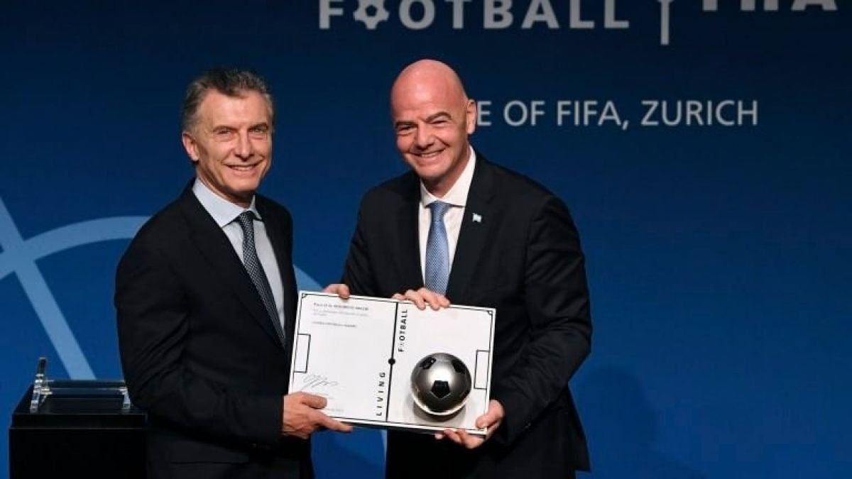 Macri en la FIFA: una estrategia electoral | VA CON FIRMA. Un plus sobre la información.
